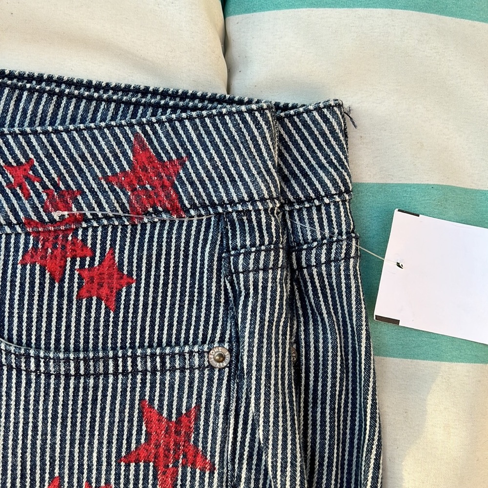 NWT Simply Short Cut Off Denim Shorts with Red Stars - Picture 12 of 13